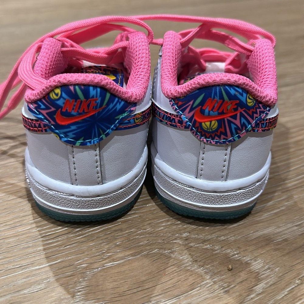 Nikes - Picture 3 of 4